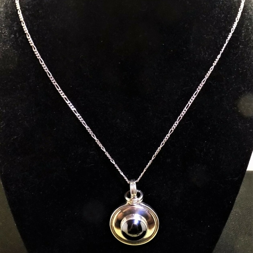 Vintage .925 Sterling Silver Round Pendant & Stone